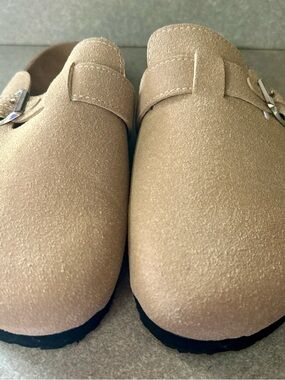 Bisonspirit Women's Suede Slip-On Mule in Tan